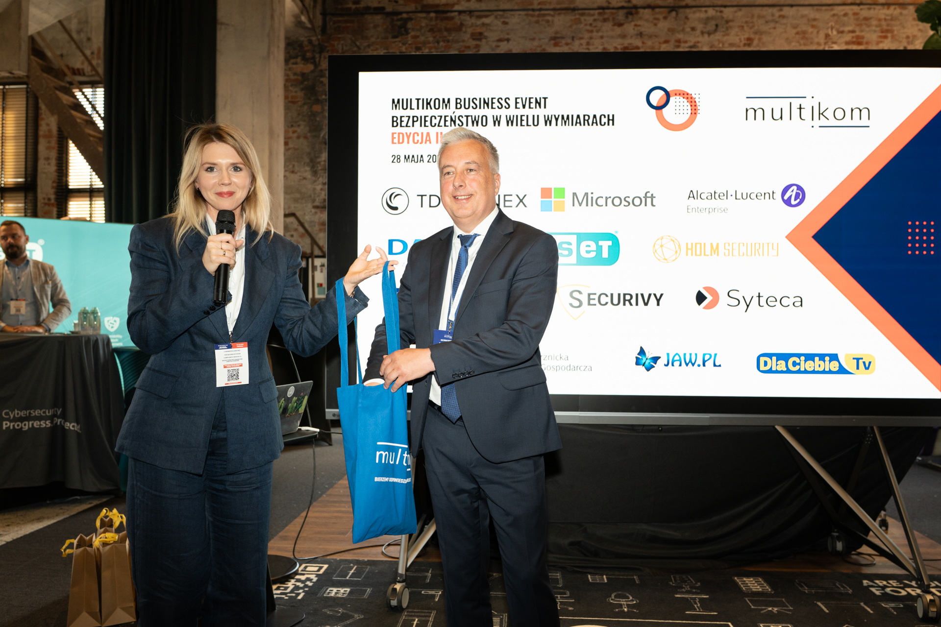 MULTIKOM BUSINESS EVENT